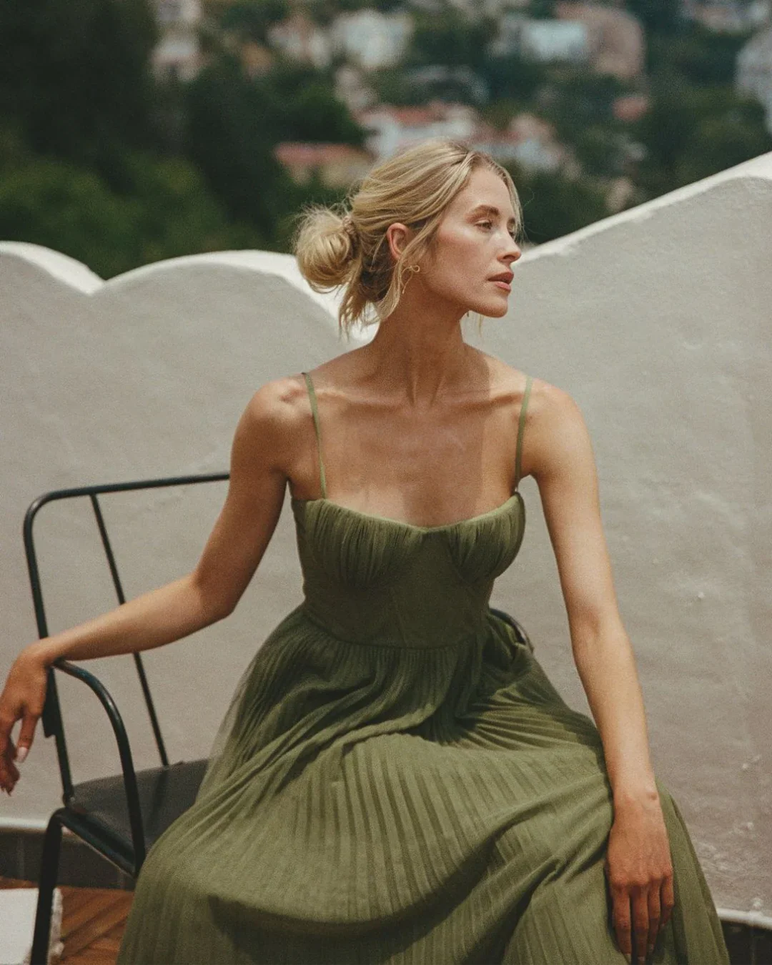 Olivia-kjole – Moderne eleganse med åpen rygg