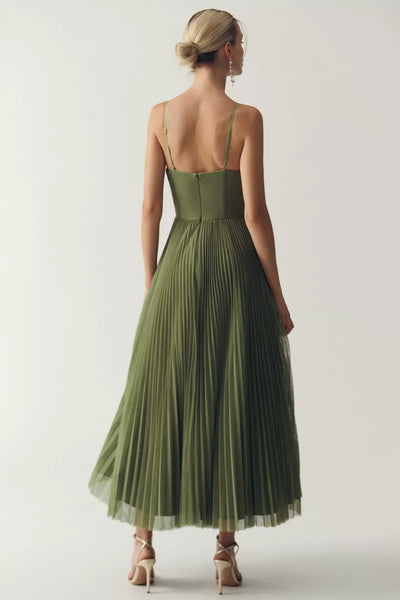 Olivia-kjole – Moderne eleganse med åpen rygg